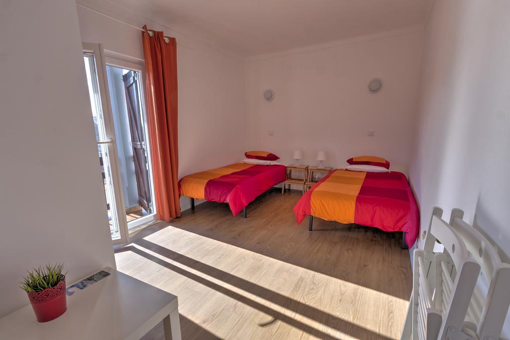 Homemoel Local Accomodation Al São Pedro de Muel Pokoj fotografie